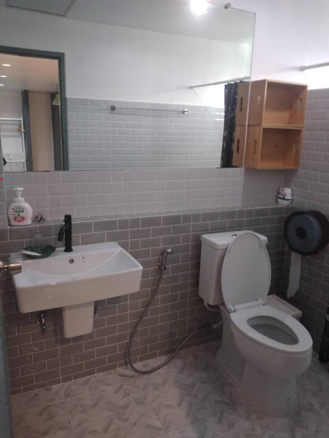 White Monkey Guesthouse Пхетбури Экстерьер фото