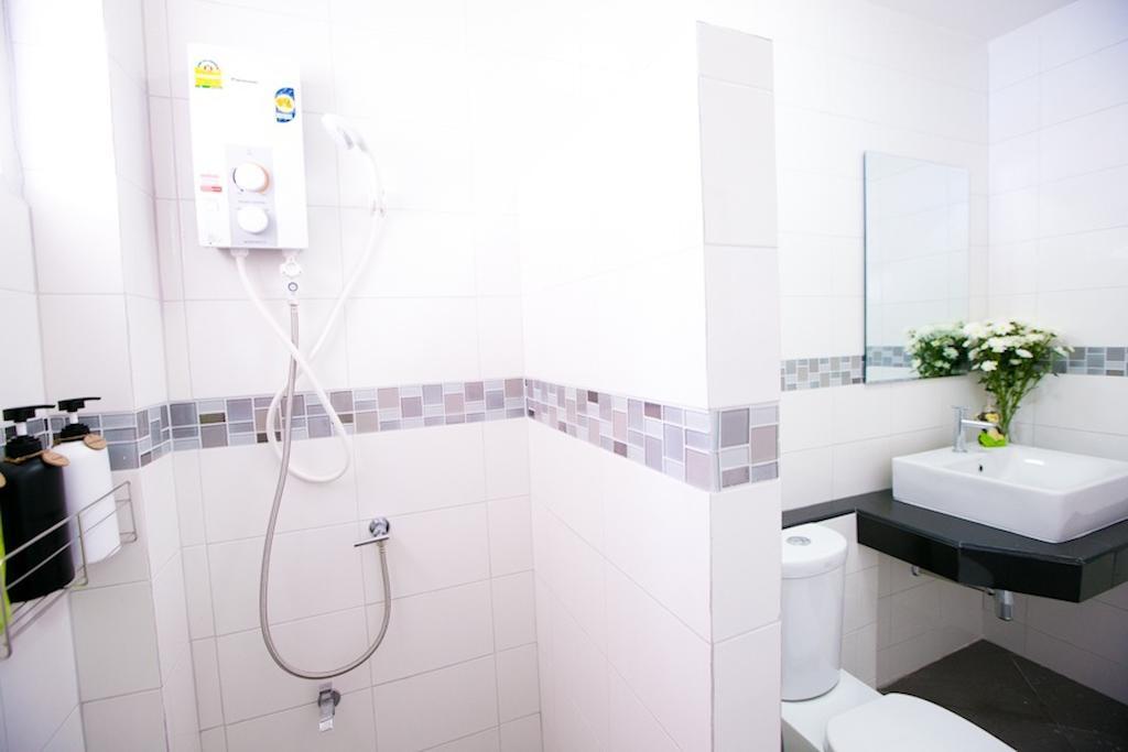 White Monkey Guesthouse Пхетбури Номер фото