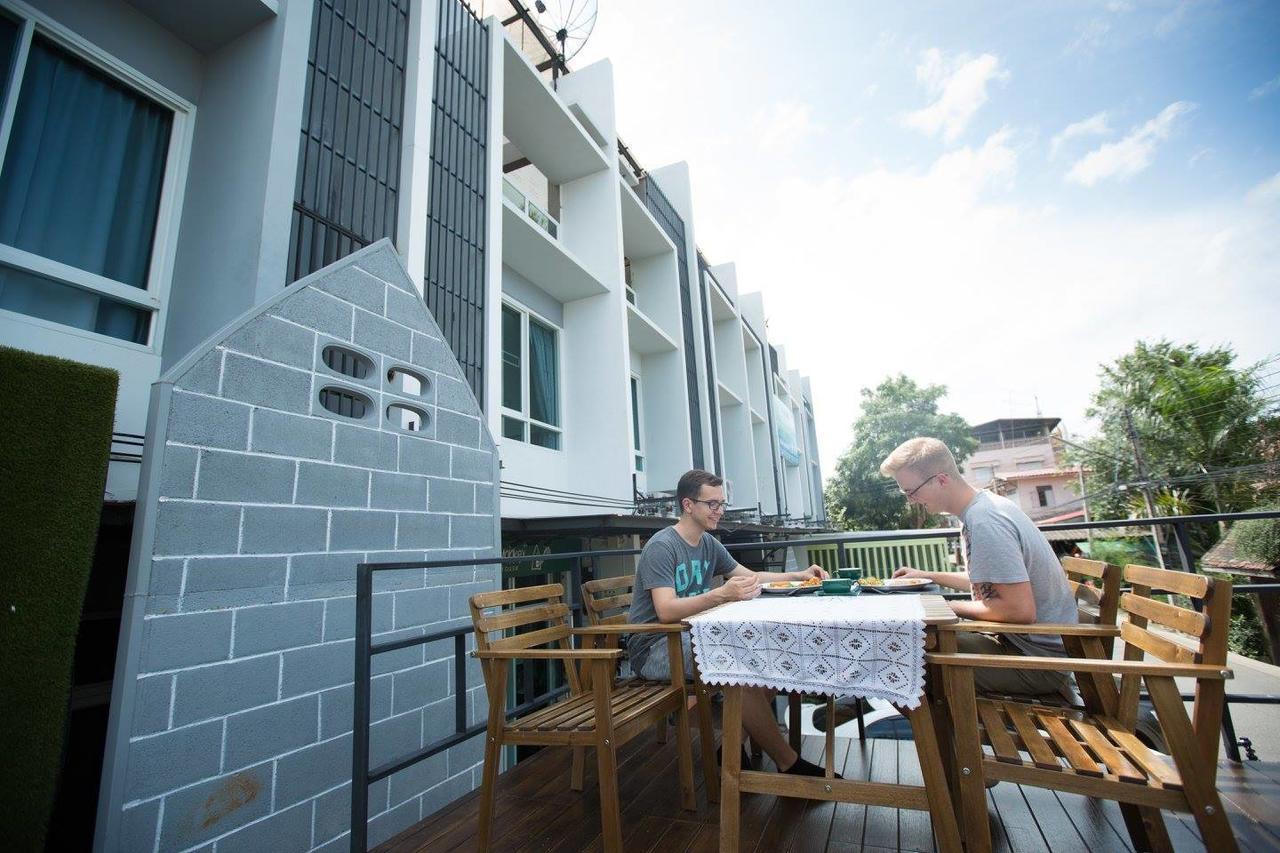 White Monkey Guesthouse Пхетбури Экстерьер фото