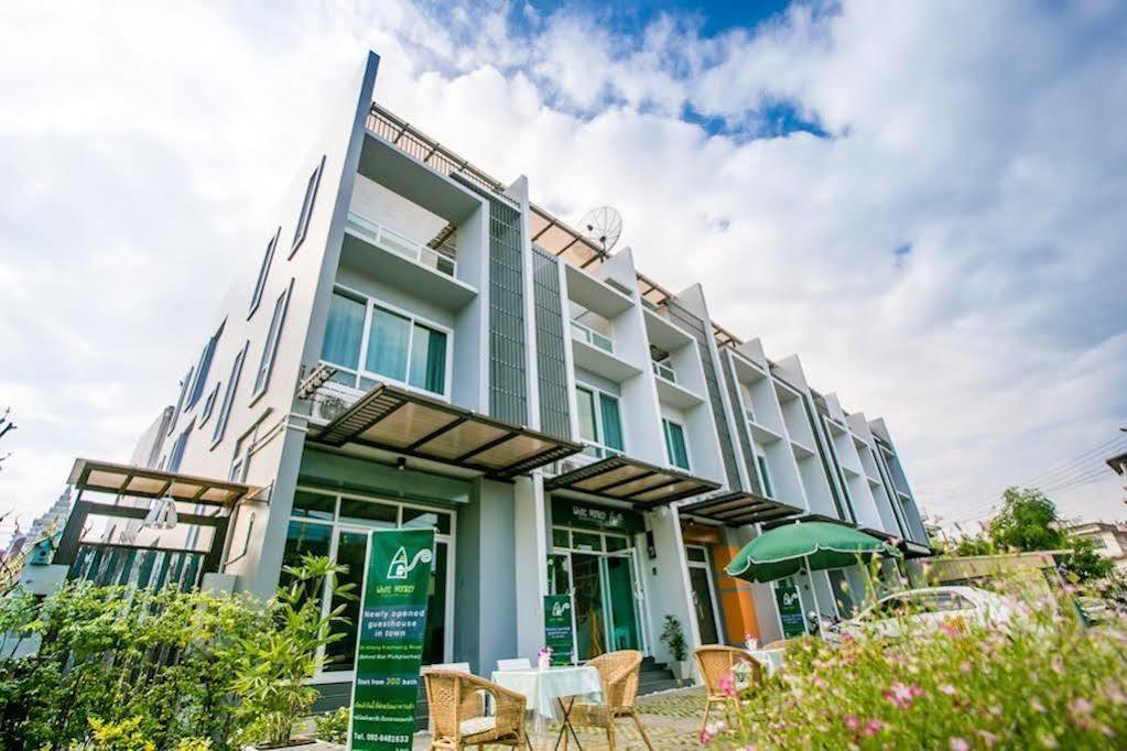 White Monkey Guesthouse Пхетбури Экстерьер фото